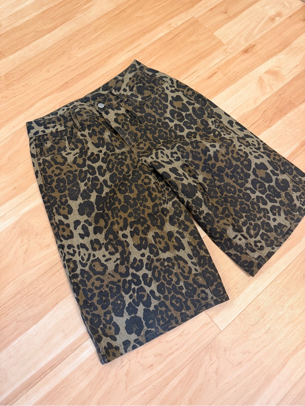 Leopard Print Denim Bermuda Shorts - Picture 5 of 8
